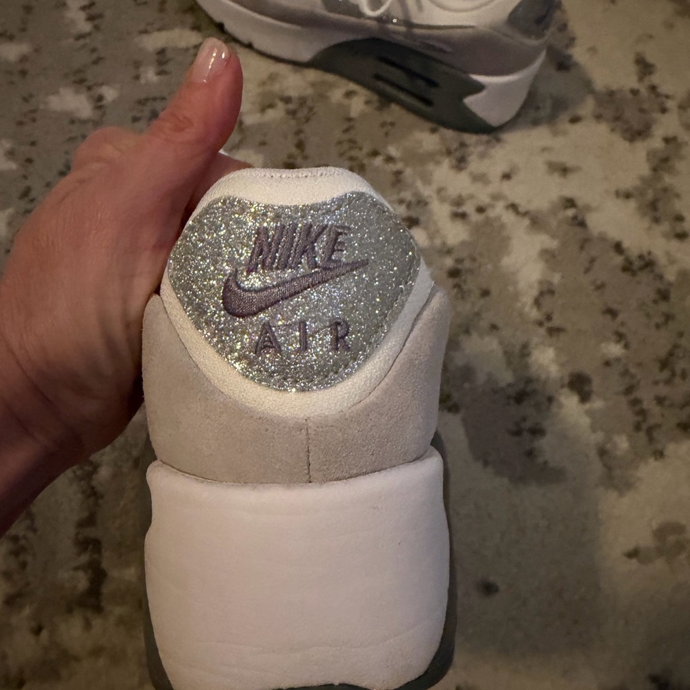 Nike Women's White and Silver Air Jordan Size 6.5 - Picture 5 of 6